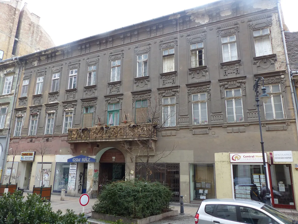 Király utca in District VII, a cheaper area to stay near the Budapest Christmas markets